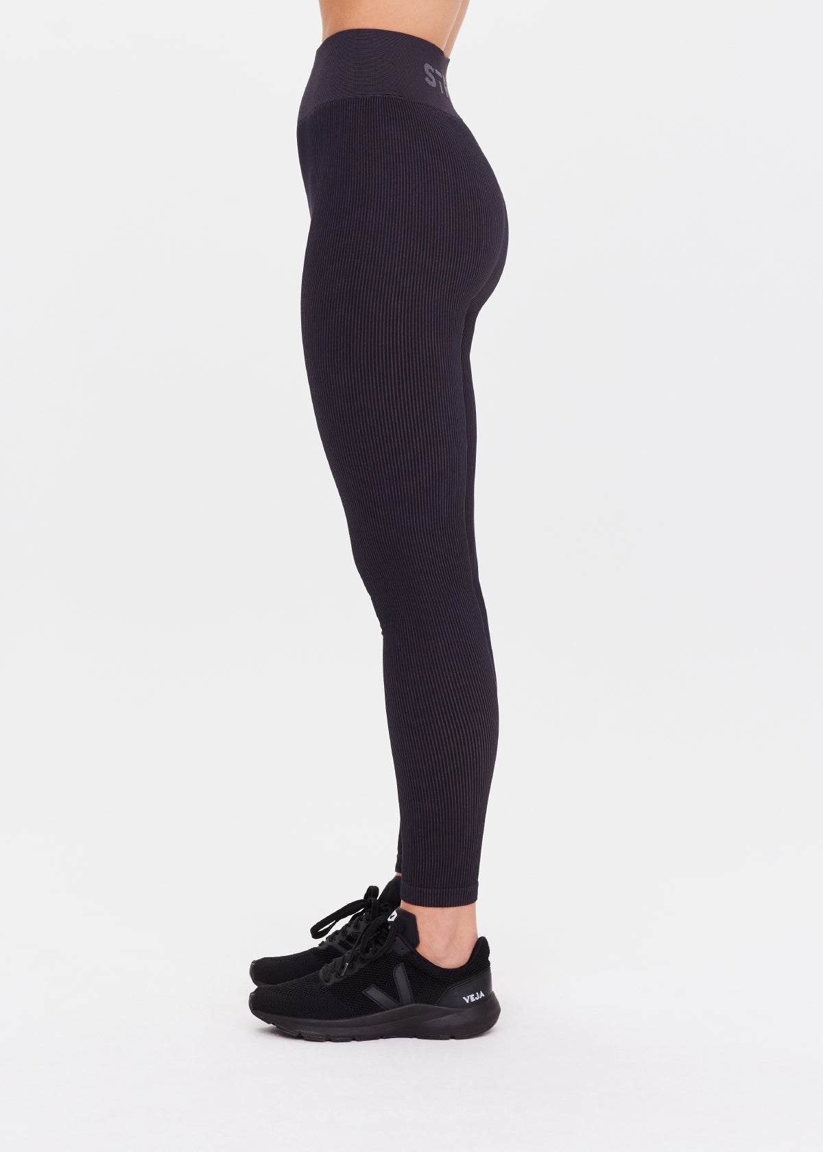 Ribbed Seamless 25in Midi Pant