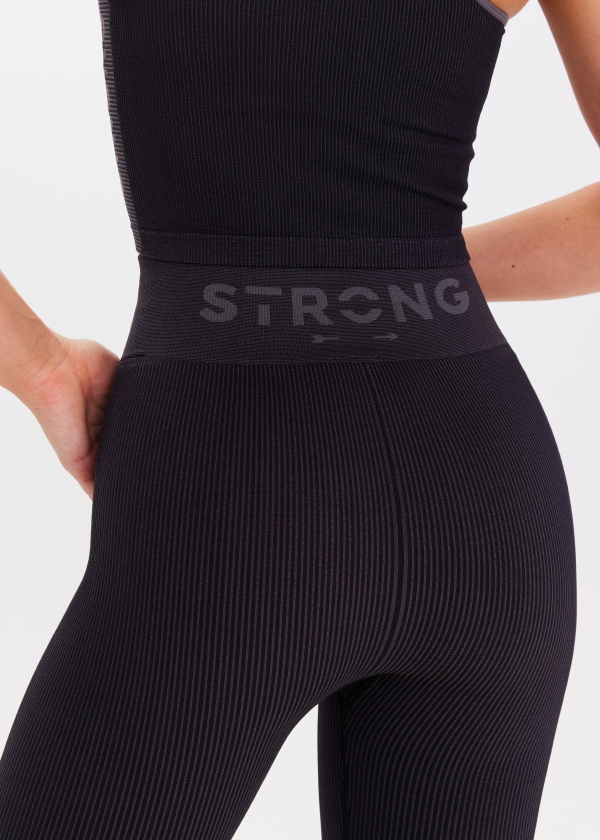 Ribbed Seamless 25in Midi Pant